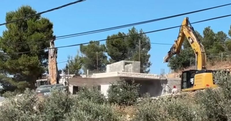 تصعيد إسرائيلي في الضفة: هدم منازل في الخليل ورام الله وحملة اعتقالات واسعة