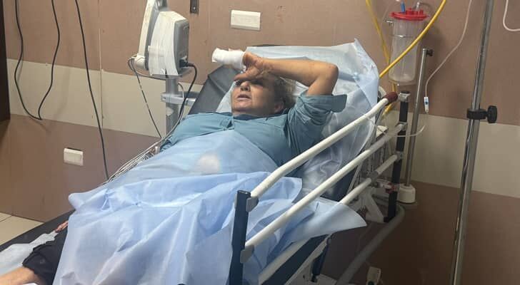إصابة صحفية أمريكية في هجوم للمستوطنين شمال رام الله
