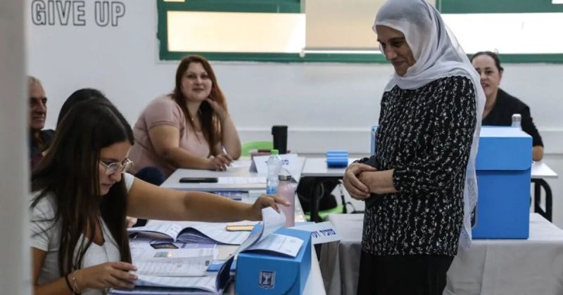 فلسطينيو الداخل يواجهون تصاعد العنصرية بمشاركة انتخابية واسعة وقلق من المستقبل