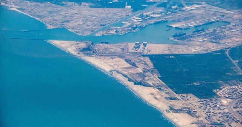حريق في ميناء دمياط المصري: تقارير عن هجوم بمسيّرات يستهدف ناقلات غاز