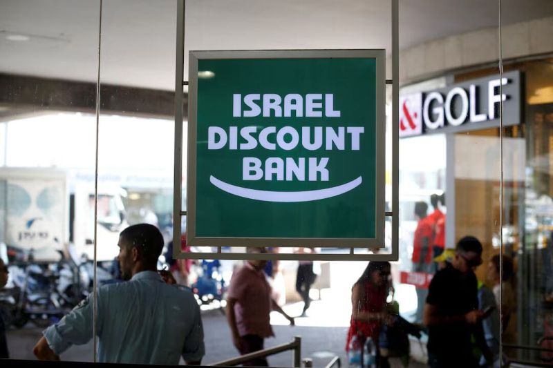 تحذيرات من انهيار اقتصادي فلسطيني مع توجه بنوك إسرائيلية لقطع العلاقات المصرفية