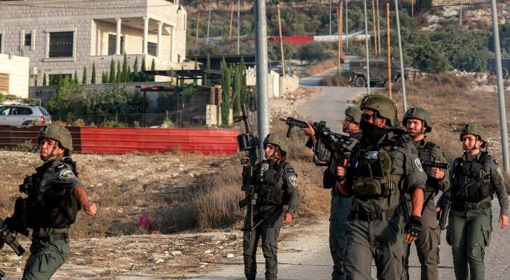 الاحتلال يفرض حظر تجول لمدة 48 ساعة على بلدة بيت أمر شمال الخليل