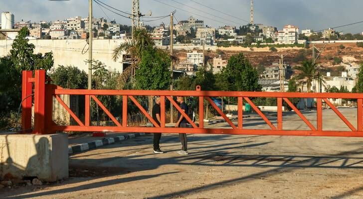 الاحتلال يغلق كافة مداخل نابلس لتأمين مسيرات للمستوطنين