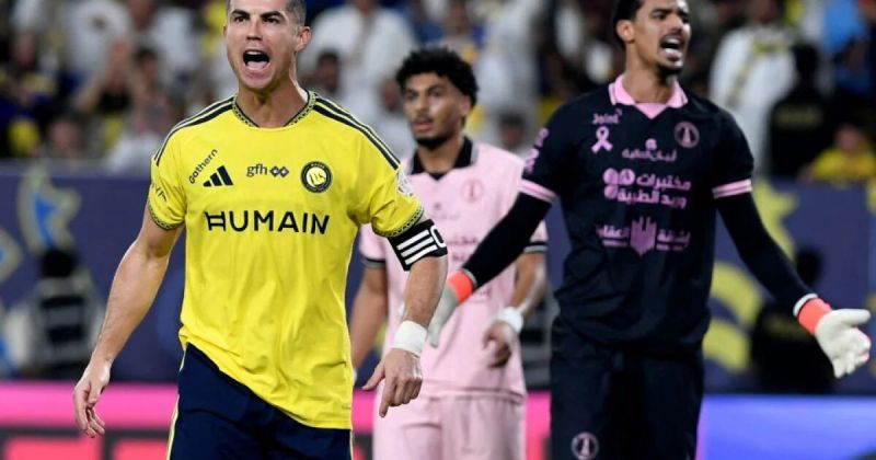 رونالدو يقود النصر لاكتساح الخلود بخماسية ويقترب من الهدف الألف