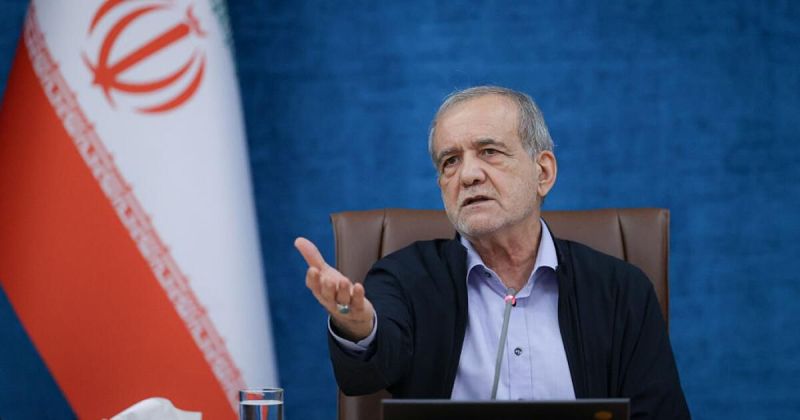 بزشكيان يدعو لإنهاء المواجهة مع واشنطن والجيش الإيراني يتوعد برد ساحق