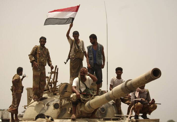 الجيش اليمني يعلن السيطرة على باب المندب وإطلاق عملية 'فجر اليمن' لاستعادة العاصمة