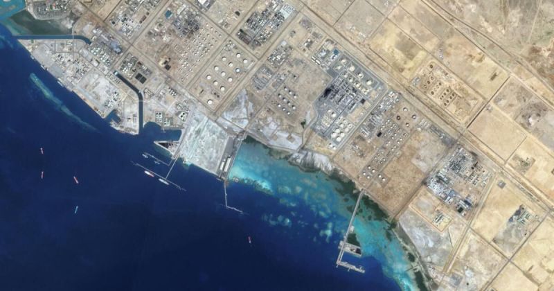 ميناء ينبع في مرمى النيران: تهديدات استراتيجية تلاحق شريان النفط السعودي