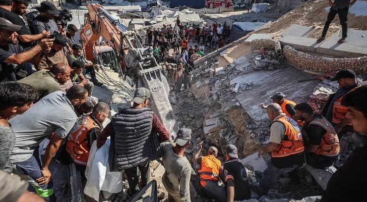 مأساة عمارة السعادة بغزة: استشهاد 21 فلسطينياً وصرخات طفل تحت الركام تنتهي بالصمت