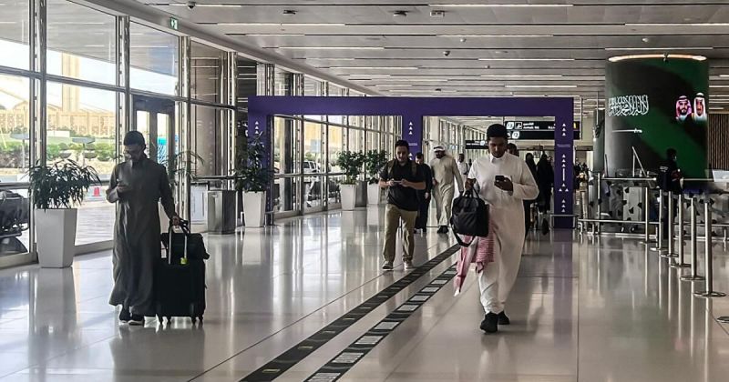 تصعيد خطير: قتلى وجرحى في هجوم على مطار الرياض والتحالف يتوعد بالرد