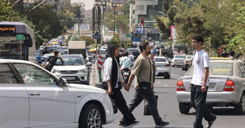 حراك دبلوماسي مكثف في طهران وتفاهمات وشيكة مع مسقط بشأن مضيق هرمز
