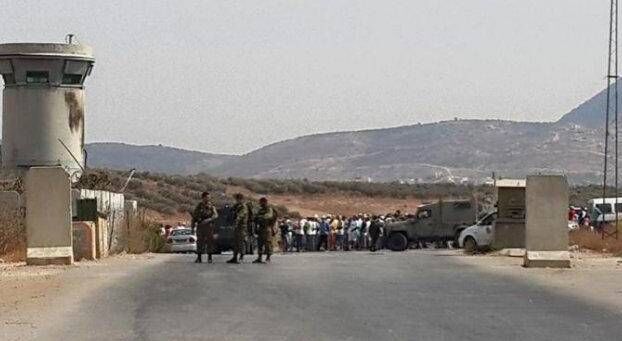 الاحتلال يغلق حاجز بيت فوريك شرق نابلس عقب استشهاد شابين واحتجاز جثمانيهما