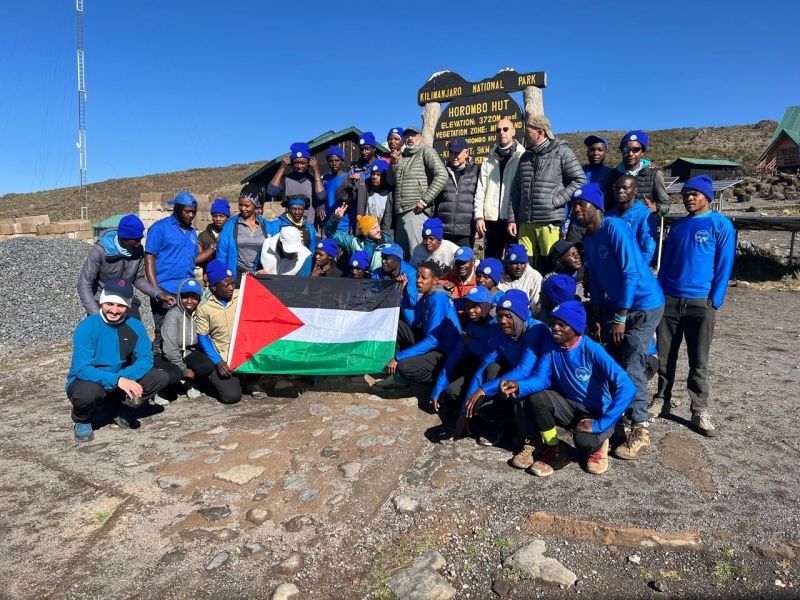 مجموعة بنك فلسطين تدعم مبادرة تسلق جبل كليمنجارو لحشد التمويل لرعاية 20 ألف طفل يتيم في غزة