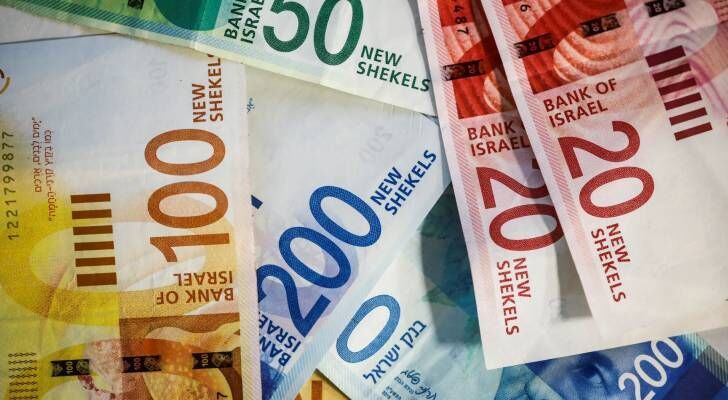 سلطة النقد تعلن بدء ترحيل 4.5 مليار شيقل من فائض البنوك الفلسطينية