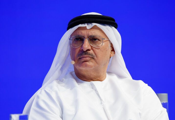 قرقاش: الإمارات تواجه الشائعات بالإنجاز ووقف شامل للتعاملات المالية مع إيران