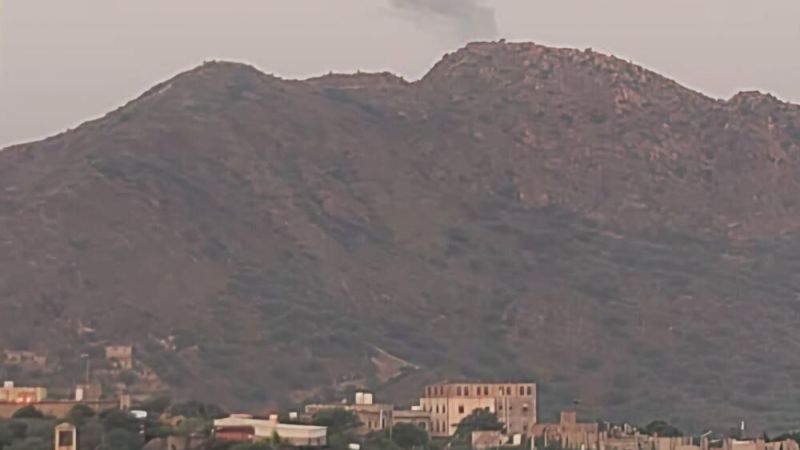 تصعيد عسكري واسع في اليمن: الجيش يتقدم في تعز والحوثيون يعلنون إسقاط 'أباتشي'