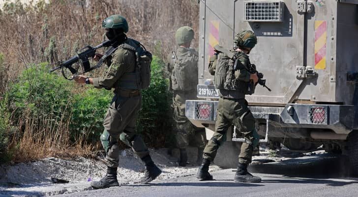 تصعيد واسع في الضفة: اعتقال 22 فلسطينياً واقتحامات مكثفة للمستوطنين في الأقصى والمحافظات