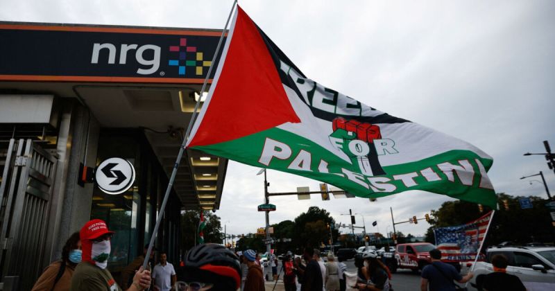 الفنان الأمريكي ماكلمور يفتتح جولة «فلسطين حرة» من دبلن ويتعهد بمواصلة النضال