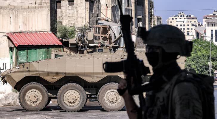 قوة خاصة تعتقل شابين في قباطية والاحتلال يشن حملة مداهمات واسعة بجنين