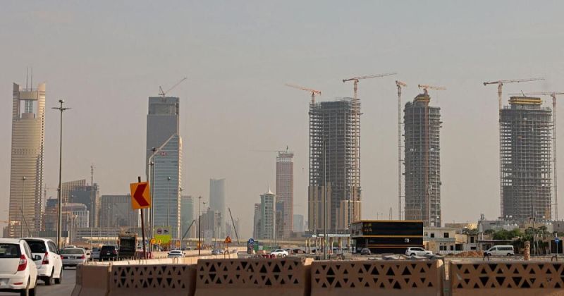 تصعيد عسكري في السعودية: اعتراض صواريخ باليستية فوق الرياض والحوثيون يتوعدون بالمزيد