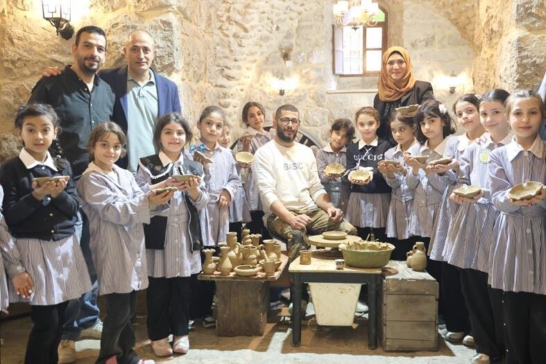 بالتعاون مع "السياحة" و"التربية".. بلدية الخليل تنظم "يوم الحرفي" في موقع شجرة الدر التراثي