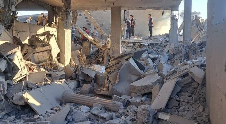 استشهاد عائلة فلسطينية كاملة في قصف استهدف منزلاً بمشروع بيت لاهيا