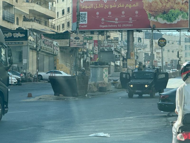 الاحتلال يواصل عدوانه على مخيم قلنديا لليوم الثاني: هدم محال تجارية ومداهمة عشرات المنازل