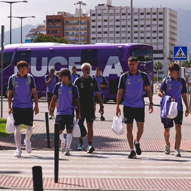 قاصر مغربي ينجح في الوصول إلى إسبانيا مختبئاً أسفل حافلة نادي بلد الوليد