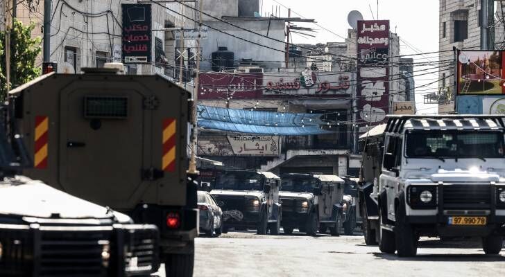 انسحاب قوات الاحتلال من قلنديا وكفر عقب بعد عدوان خلف عشرات الإصابات والمعتقلين