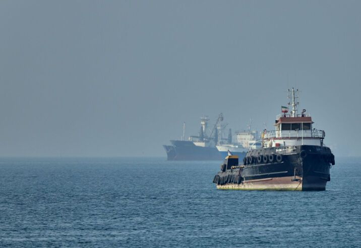 عُمان وإيران تطرحان مبادرة لإنشاء ممر ملاحي مؤقت وتطهير مضيق هرمز من الألغام