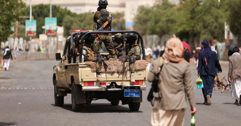 تصعيد عسكري واسع: الحوثيون يستهدفون ميناء المخا ومنشآت نفطية سعودية