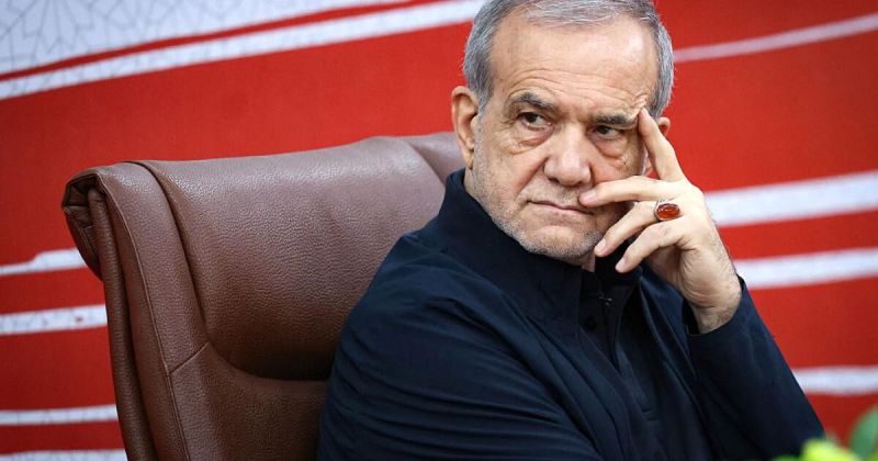 بزشكيان يبحث مع خامنئي ملفات الحرب والاقتصاد.. وطهران ترهن فتح مضيق هرمز بتعويضات أمريكية