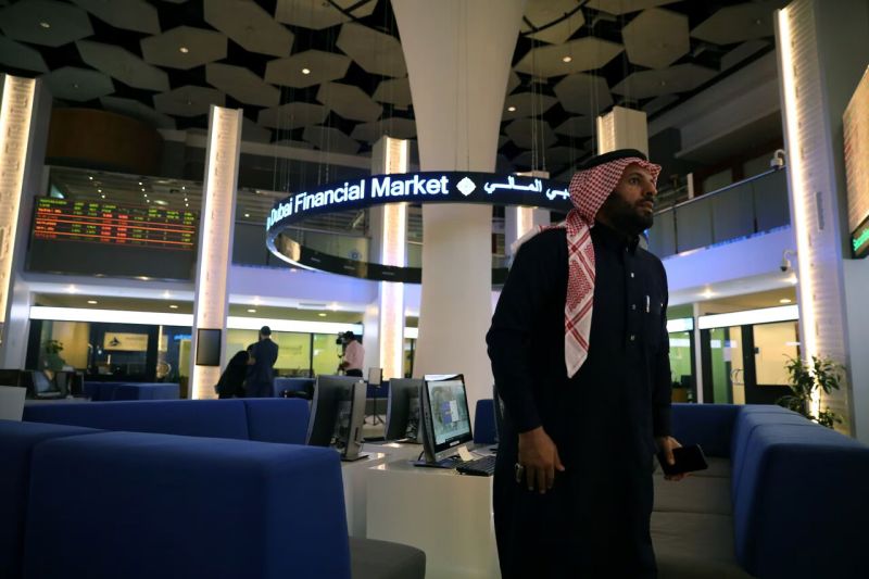 تذبذب في أسواق المال الإماراتية وسط تصاعد التوترات الأمريكية الإيرانية وتراجع الملاحة بهرمز