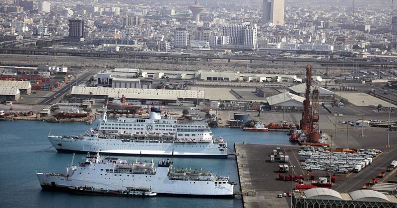 الحوثيون يهددون باستهداف السفن المرتبطة بالموانئ السعودية