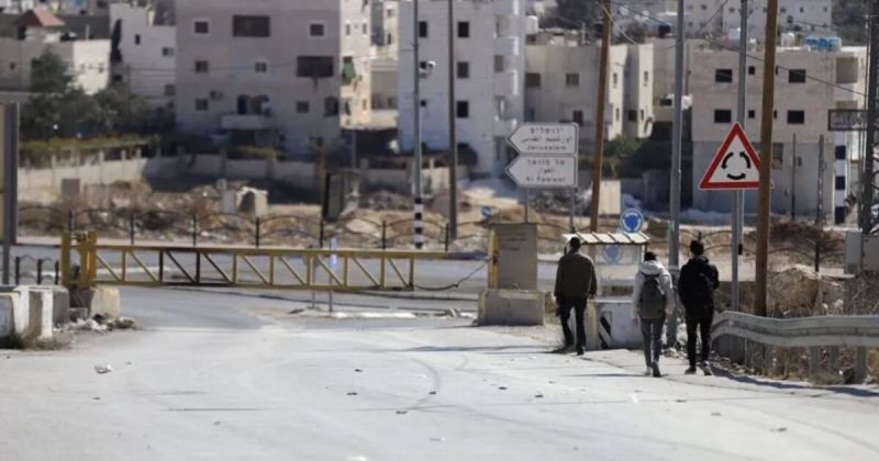 مقتل مستوطن في عملية إطلاق نار شمال غرب رام الله والاحتلال يغلق المنطقة