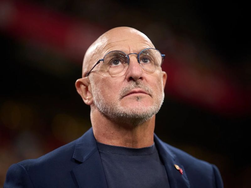 دي لا فوينتي يتوج بجائزة أفضل مدرب في العالم لعام 2026 بعد إنجاز المونديال