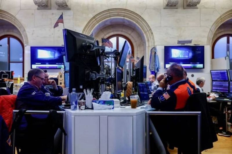 أزمة تمويل الذكاء الاصطناعي تضرب وول ستريت وتوقعات بتثبيت الفائدة الأمريكية