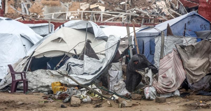تحذيرات من شتاء كارثي في غزة: 60% من خيام النازحين خارج الخدمة
