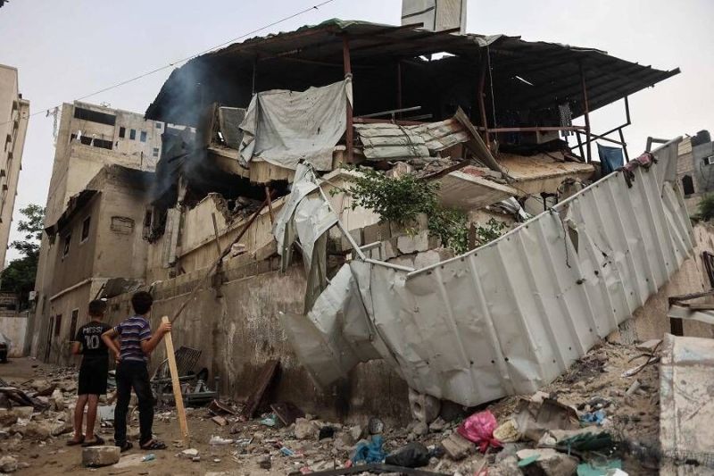 مجزرة بحق عائلة في غزة: استشهاد والدين وأطفالهما الأربعة في غارة إسرائيلية