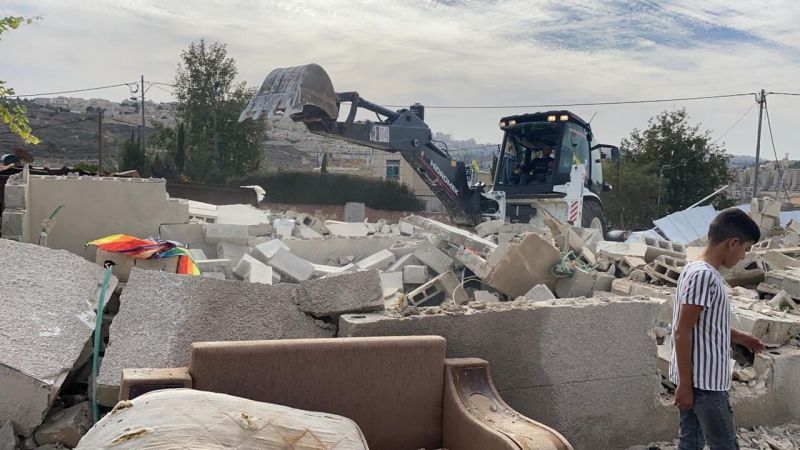 الاحتلال يجبر مقدسيًا على هدم منزله ذاتيًا في بلدة بيت حنينا