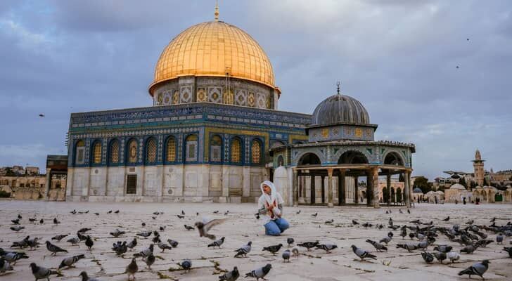 بقيادة غليك وحماية الاحتلال.. عشرات المستوطنين يقتحمون الأقصى ويؤدون طقوساً تلمودية