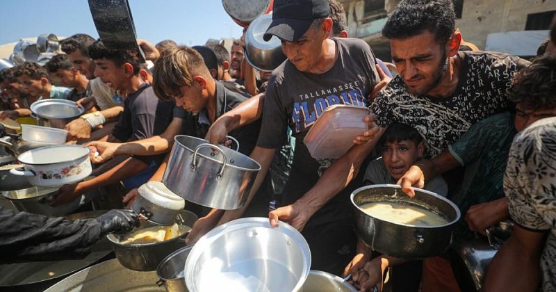 هندسة التجويع في غزة: 90% من السكان عاجزون عن شراء الغذاء والاحتلال يعرقل 65% من المساعدات