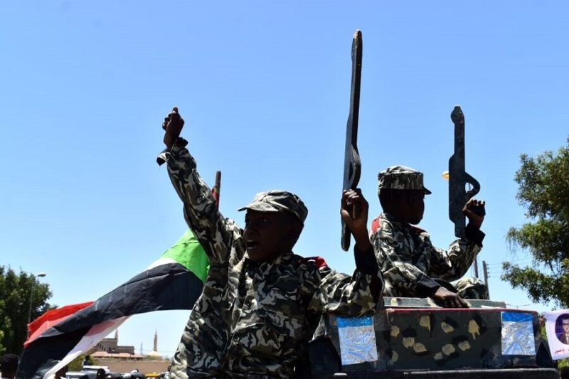 أطفال السودان في شرك 'التجنيد الرقمي'.. منصات التواصل تحول الصغار إلى وجوه دعائية للحرب