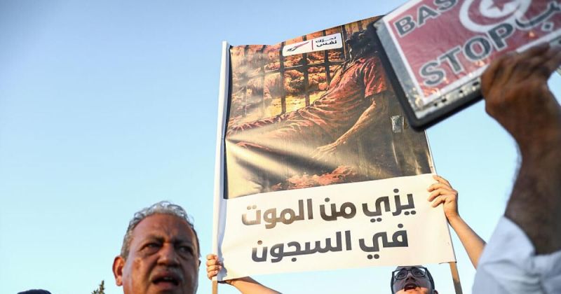 تحذيرات حقوقية من "أوضاع غير إنسانية" في سجون تونس بعد وفاة 23 سجيناً خلال الصيف