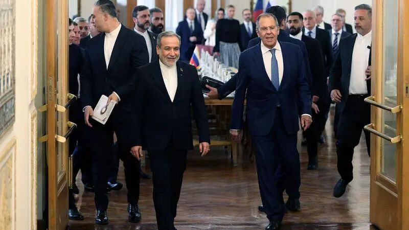 لافروف من طهران: مستعدون للمساهمة في حل أزمة المنطقة وعراقجي يتمسك بالدبلوماسية