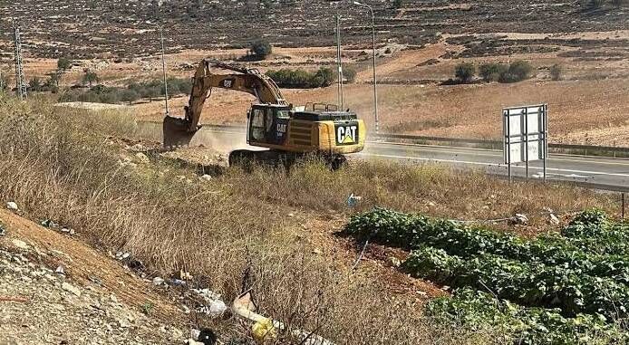 لليوم الثاني.. الاحتلال يواصل تجريف مئات الدونمات واقتلاع الأشجار في عرابة جنوب جنين