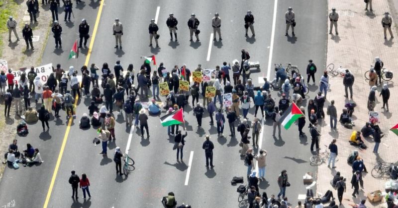 القضاء الأمريكي يصدر أحكاماً بالسجن ضد متظاهرين أغلقوا جسر 'غولدن غيت' تضامناً مع غزة