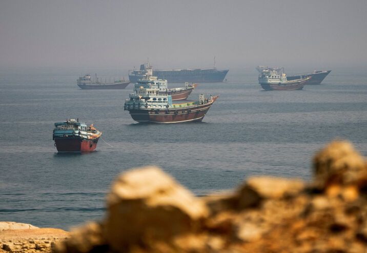 إيران تستبعد اتفاقاً وشيكاً حول هرمز والبحرين تقاطع اجتماع مسقط