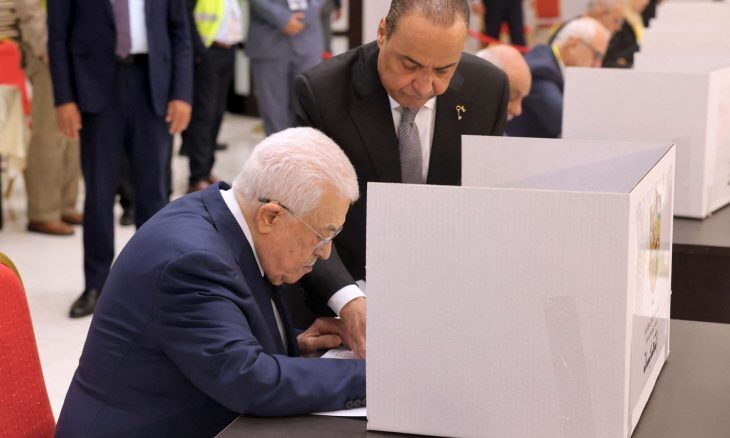 حوار الفصائل يتقدم على صناديق الاقتراع: وفد من 'فتح' إلى القاهرة لبحث مصير الانتخابات