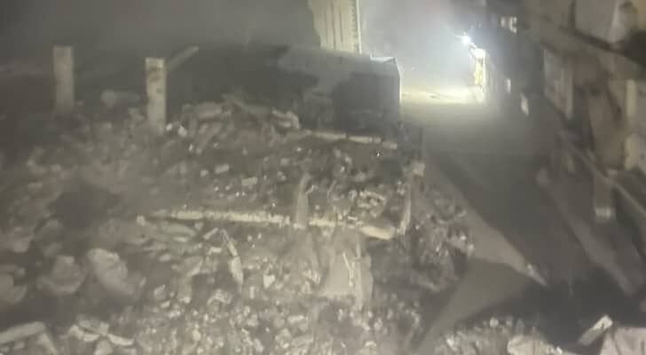 قوات الاحتلال تدمر منزلاً في حي الصفطاوي وتواصل خروقاتها لاتفاق التهدئة في غزة