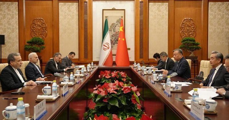 بكين تدعو طهران وواشنطن للتفاوض 'بعقلانية' وتطالب بفتح مضيق هرمز
